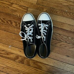 Converse women’s size 8 black